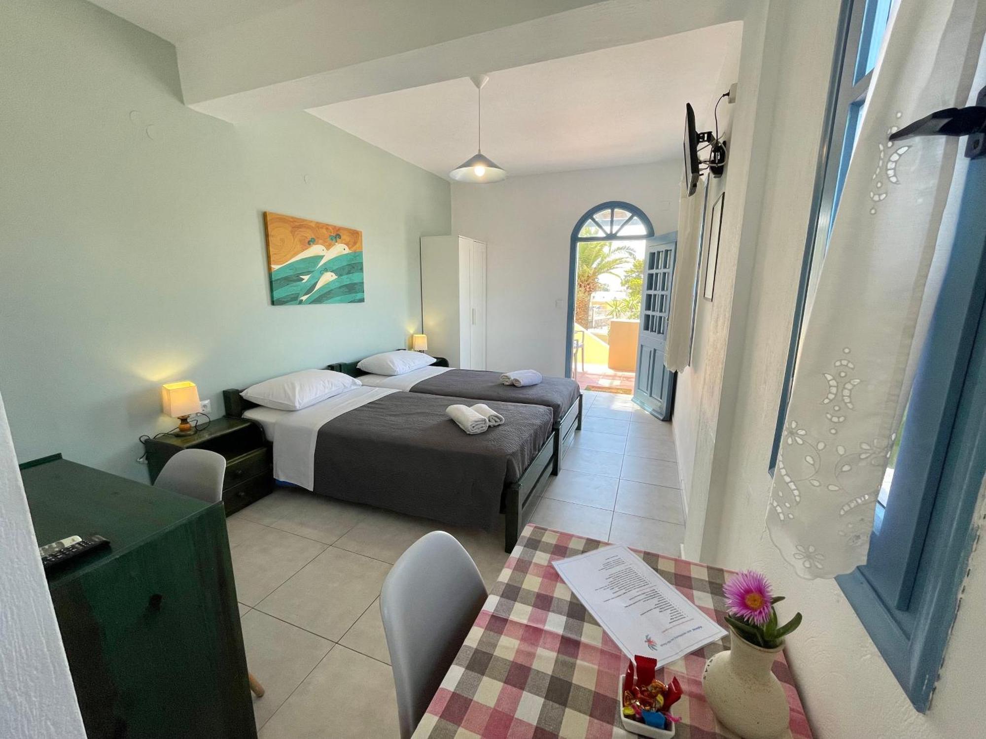 Asterias Mini Coastal Apartments 佩里沃罗 外观 照片
