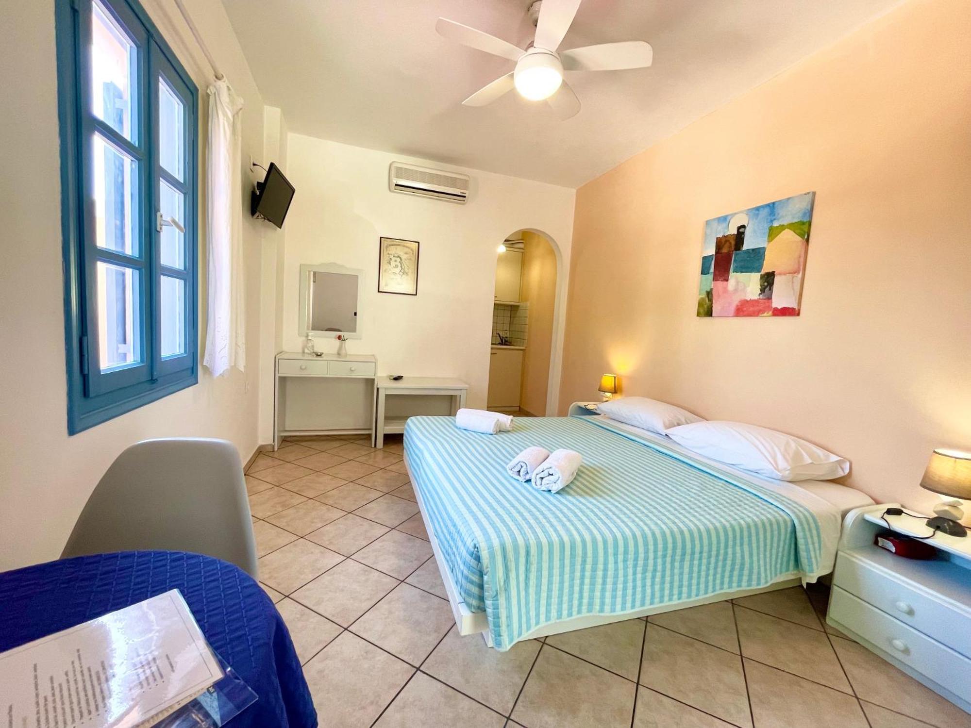 Asterias Mini Coastal Apartments 佩里沃罗 外观 照片