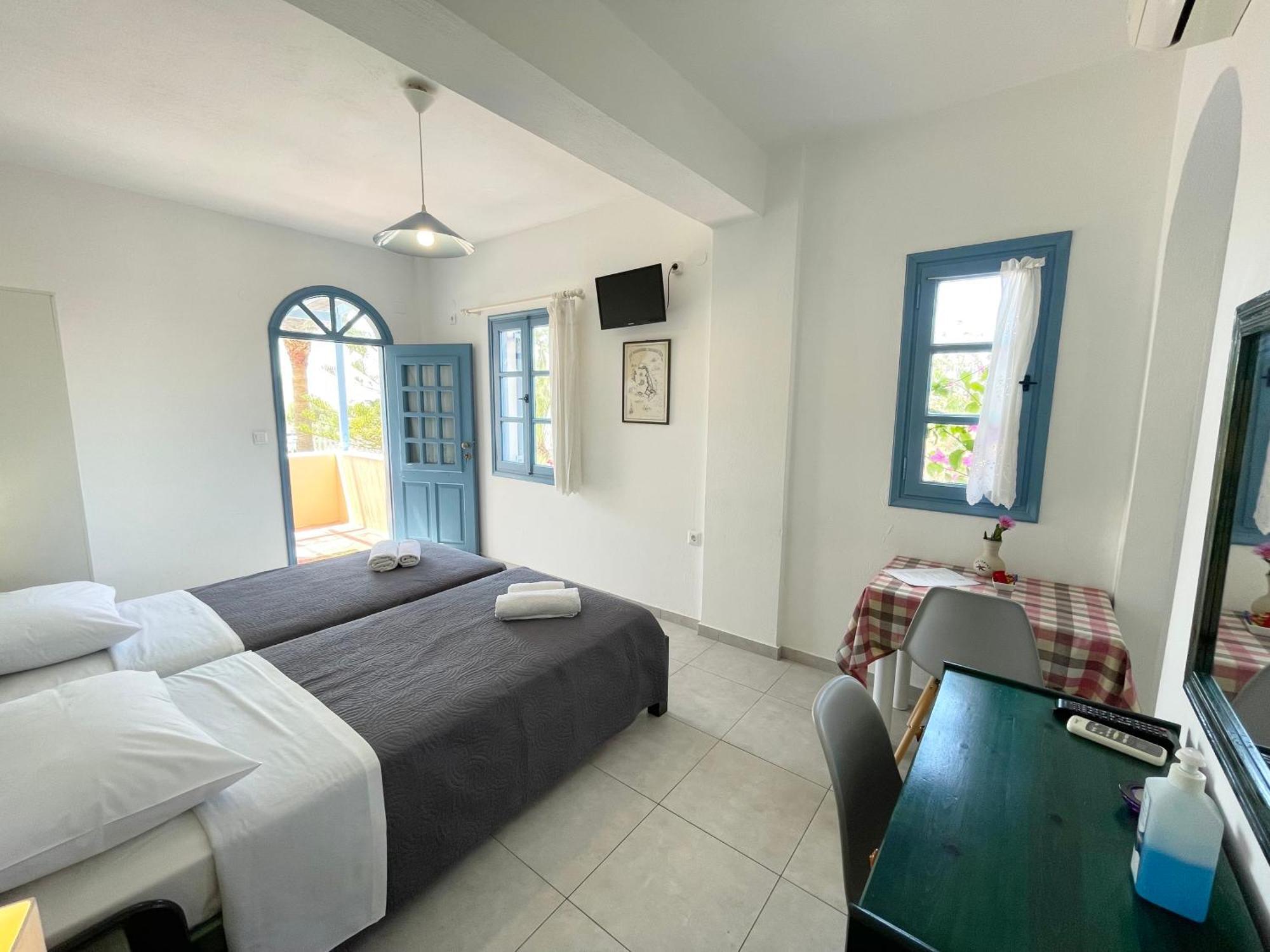 Asterias Mini Coastal Apartments 佩里沃罗 外观 照片