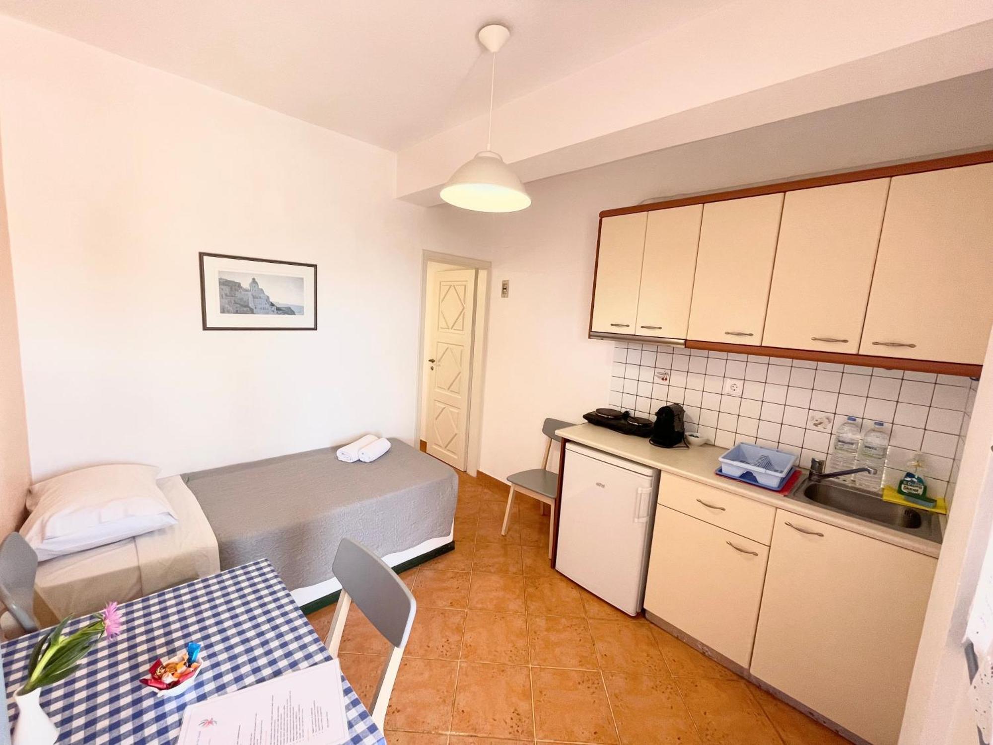 Asterias Mini Coastal Apartments 佩里沃罗 外观 照片
