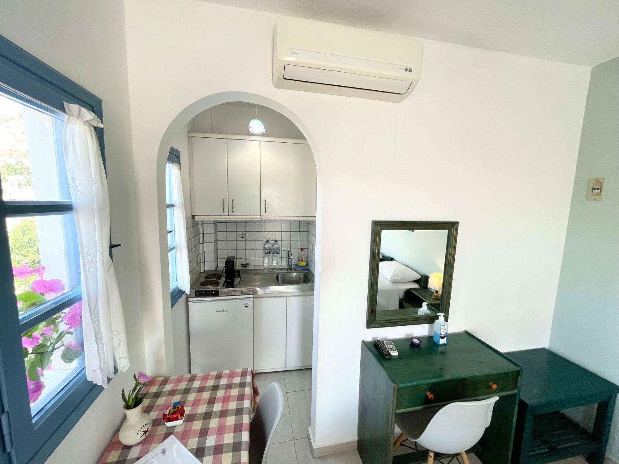 Asterias Mini Coastal Apartments 佩里沃罗 外观 照片