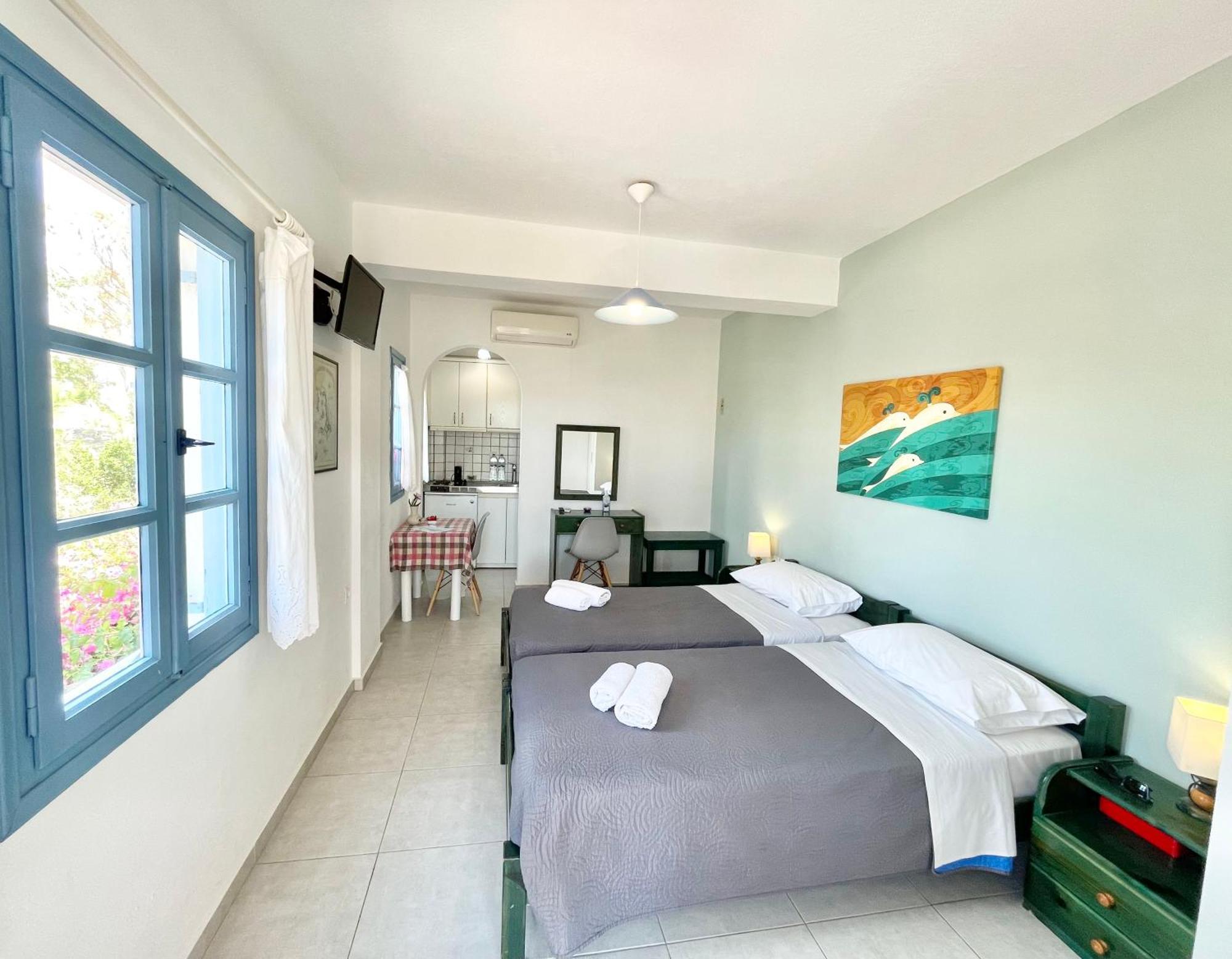 Asterias Mini Coastal Apartments 佩里沃罗 外观 照片