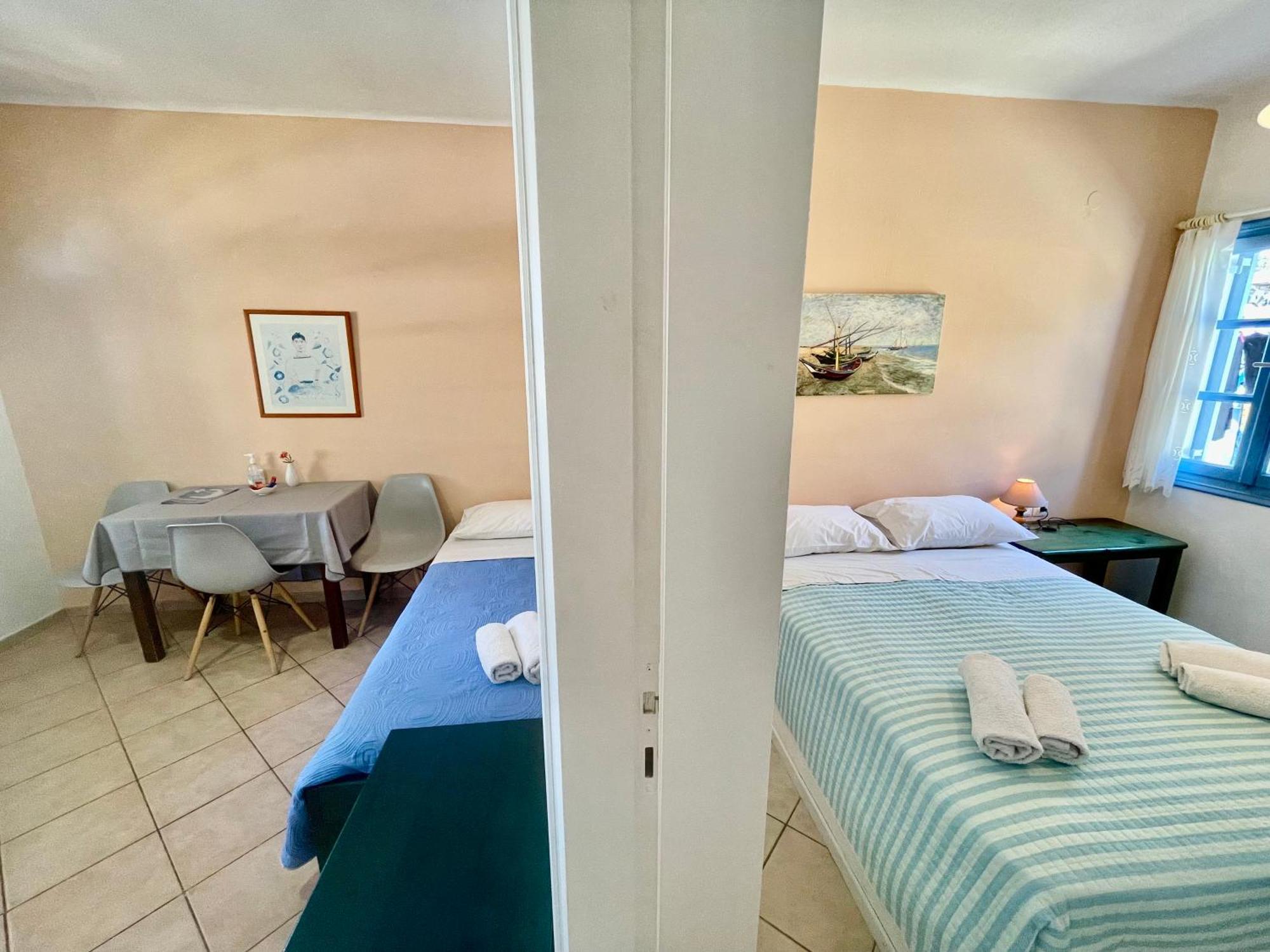 Asterias Mini Coastal Apartments 佩里沃罗 外观 照片