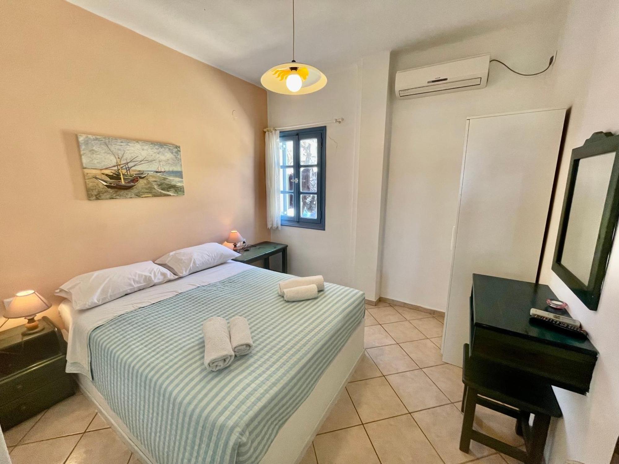 Asterias Mini Coastal Apartments 佩里沃罗 外观 照片