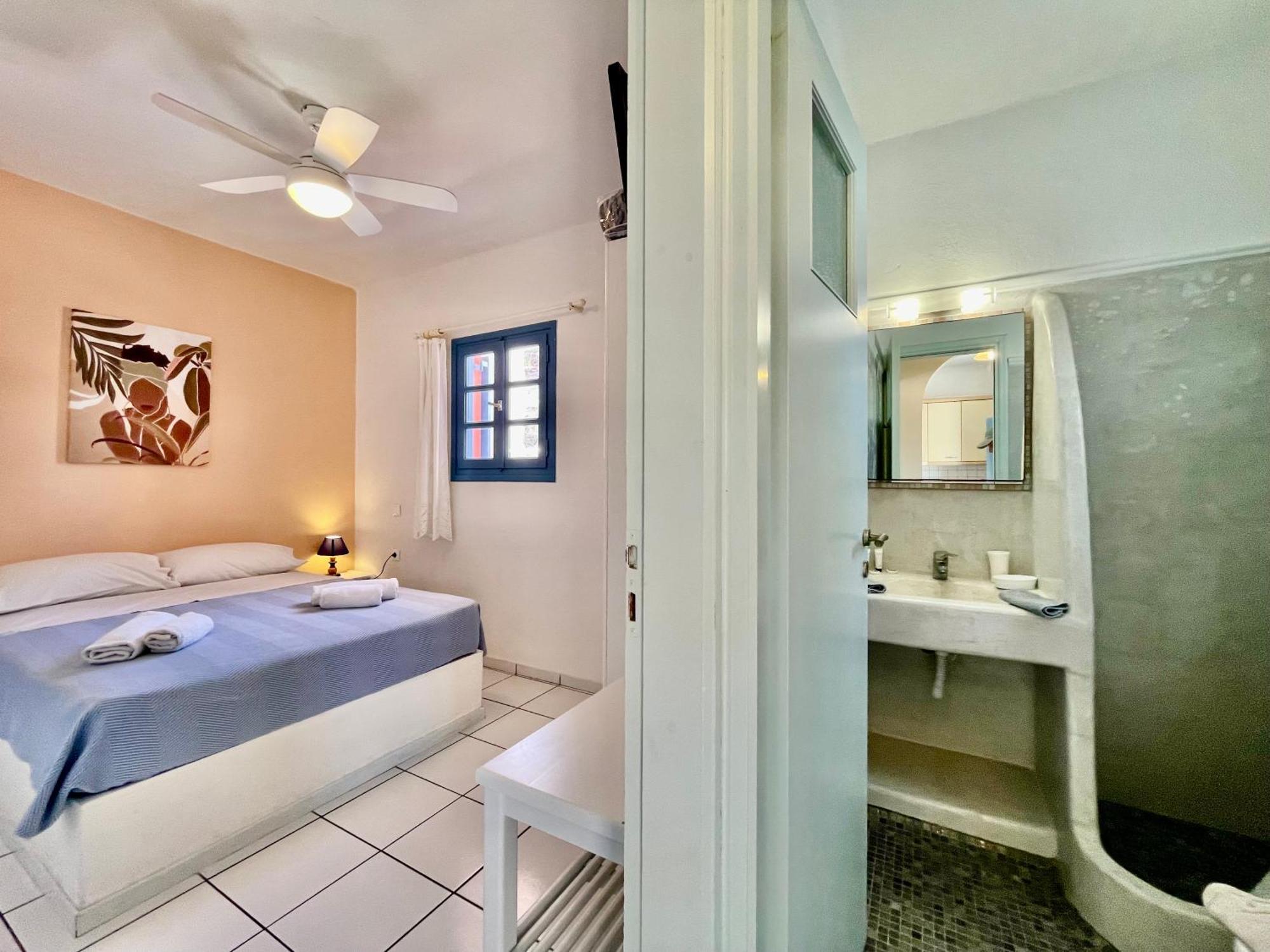 Asterias Mini Coastal Apartments 佩里沃罗 外观 照片