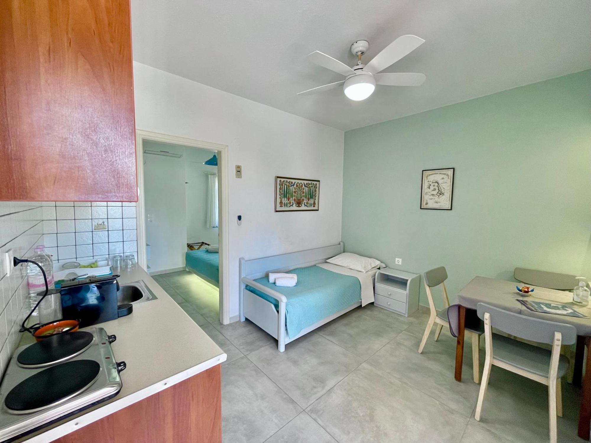 Asterias Mini Coastal Apartments 佩里沃罗 外观 照片