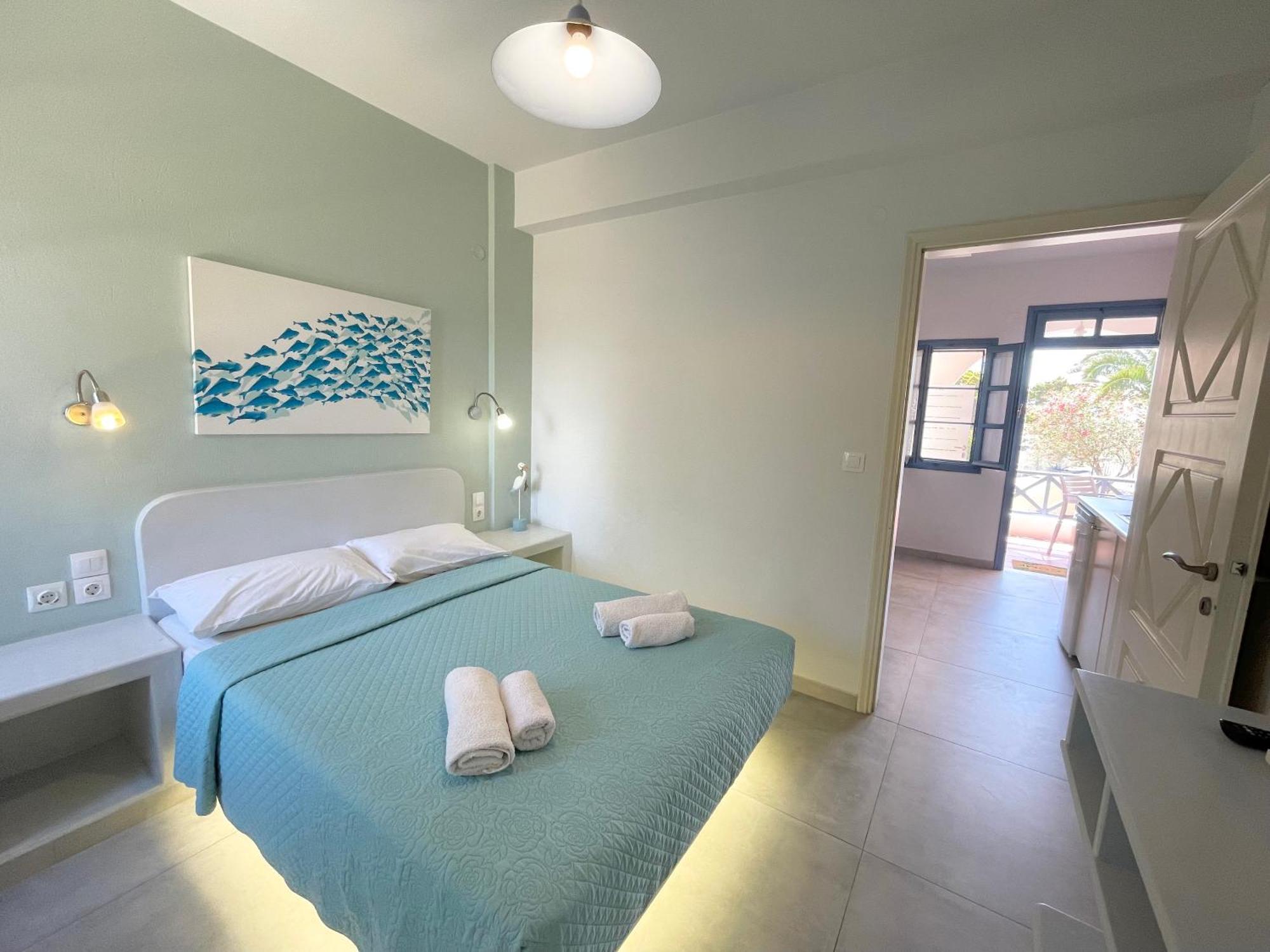 Asterias Mini Coastal Apartments 佩里沃罗 外观 照片