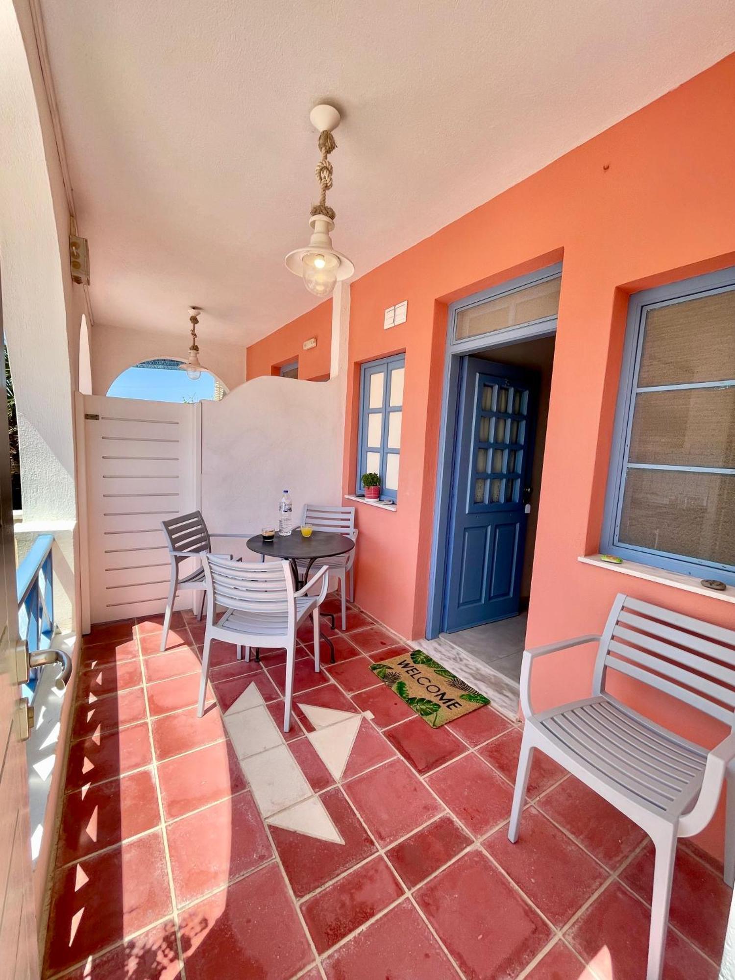 Asterias Mini Coastal Apartments 佩里沃罗 外观 照片